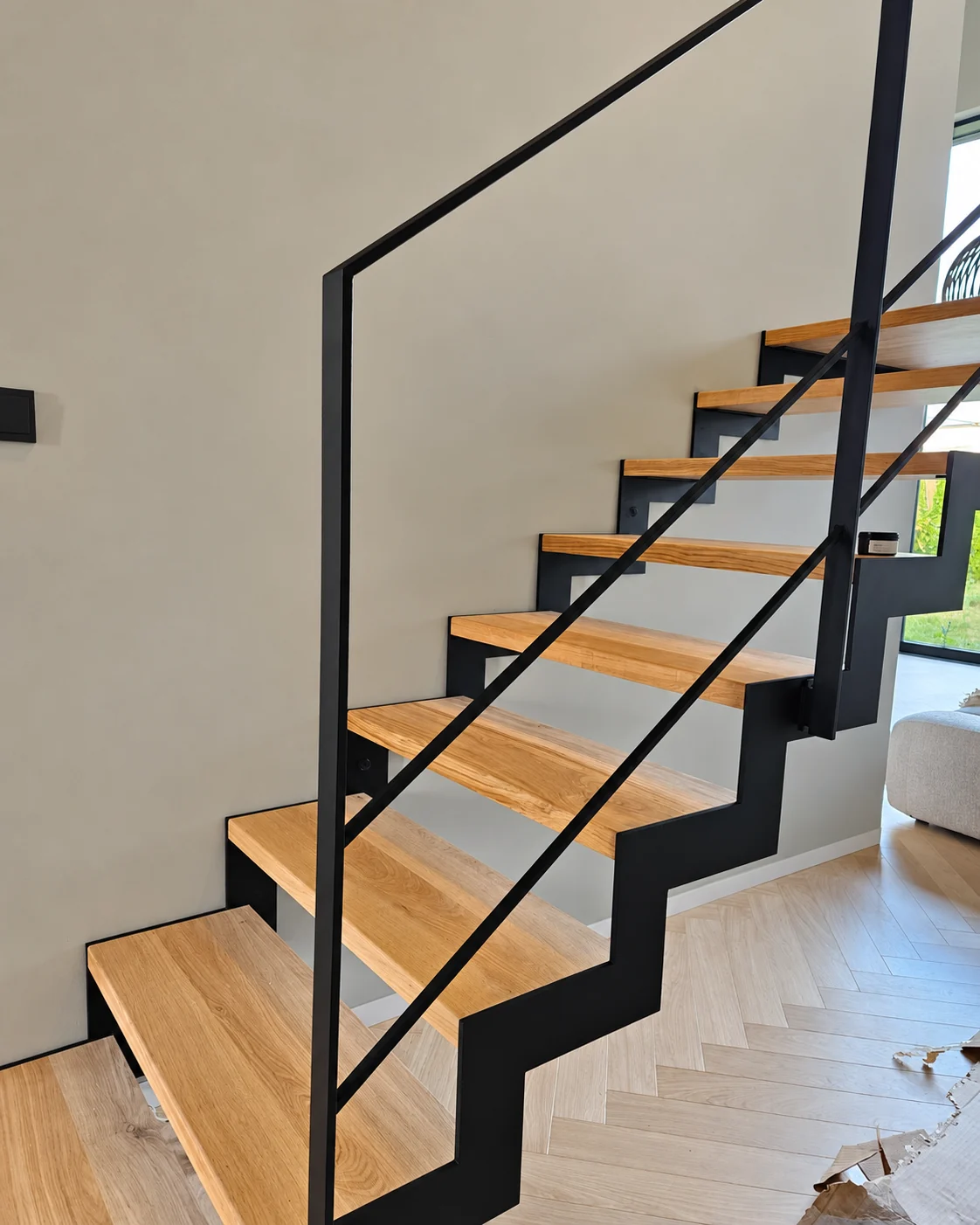 Schody z poziomą balustradą