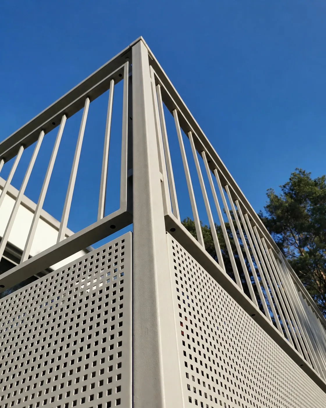 Konstrukcja stalowa — detal balustrady